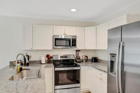Charming Oasis Near Downtown and Beach